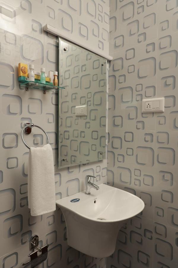 Delano Residency Hotel Kaliyal Buitenkant foto